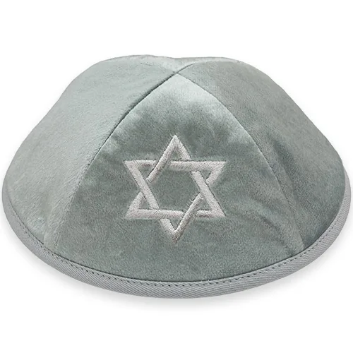 כיפה קטיפה עם ריקמה מגן דוד גודל 4 - ירוק בהיר