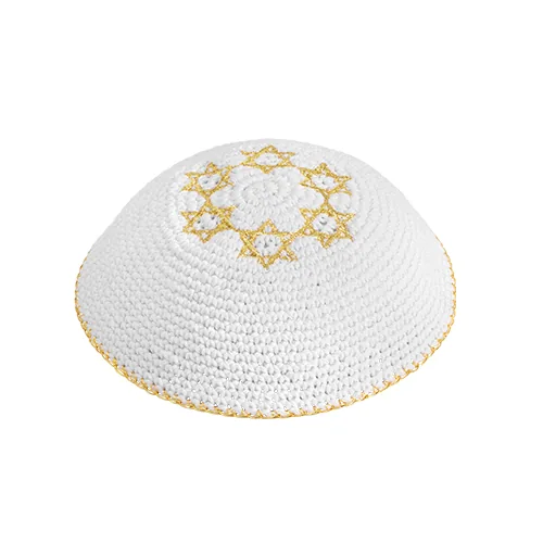 כיפה סרוגה 16 ס"מ לבן 6 מגיני דוד זהב