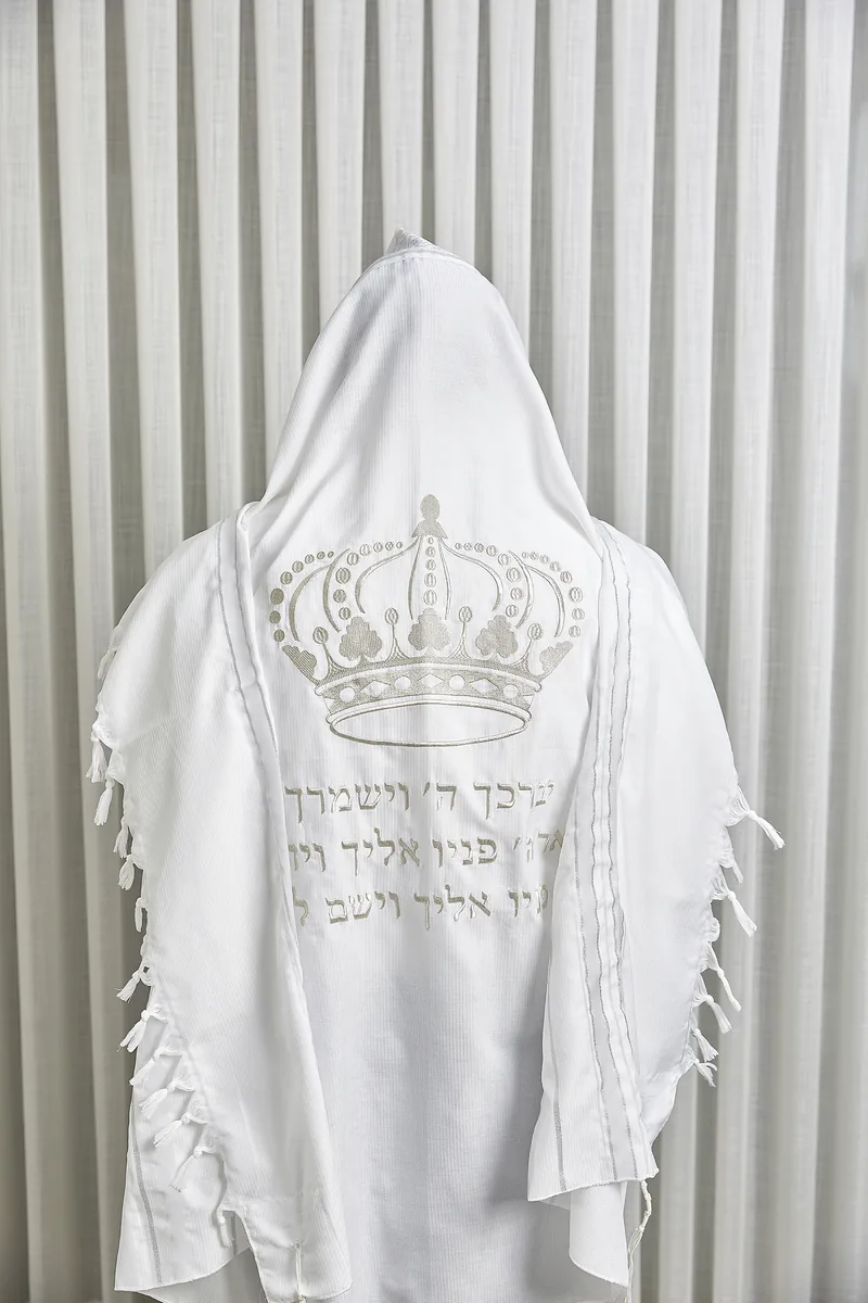 טלית "מופת" חתנים גודל 70 - 185x150 ס"מ פסים כסף ריקמה כתר — תמונה 4