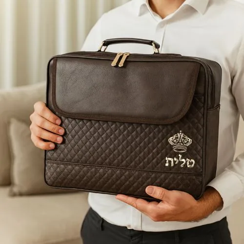 תיק טלית גדול גוון חום כהה פיו מפואר אותיות בולטות "כתר" 43X36 ס"מ — תמונה 3