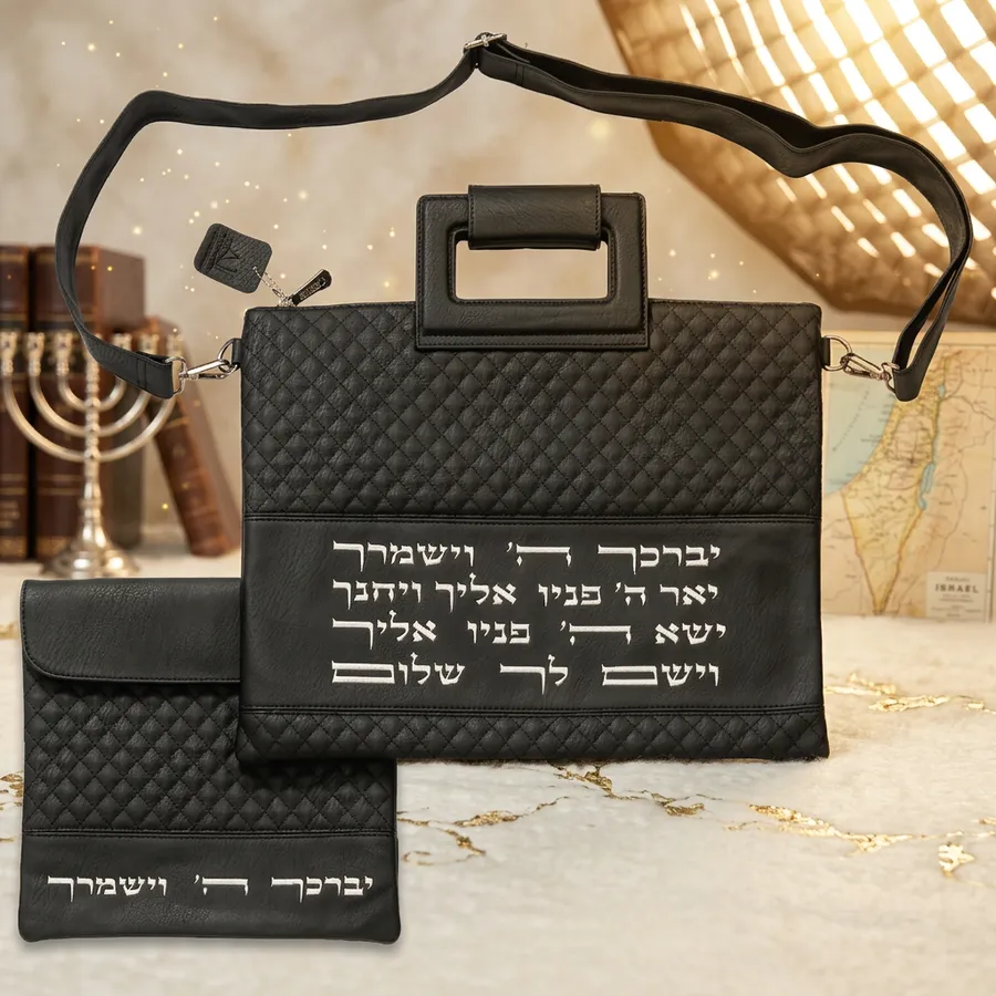 תיק מפואר לטלית דמוי עור שחור אותיות בולטות "יברכך" 36x29 ס"מ