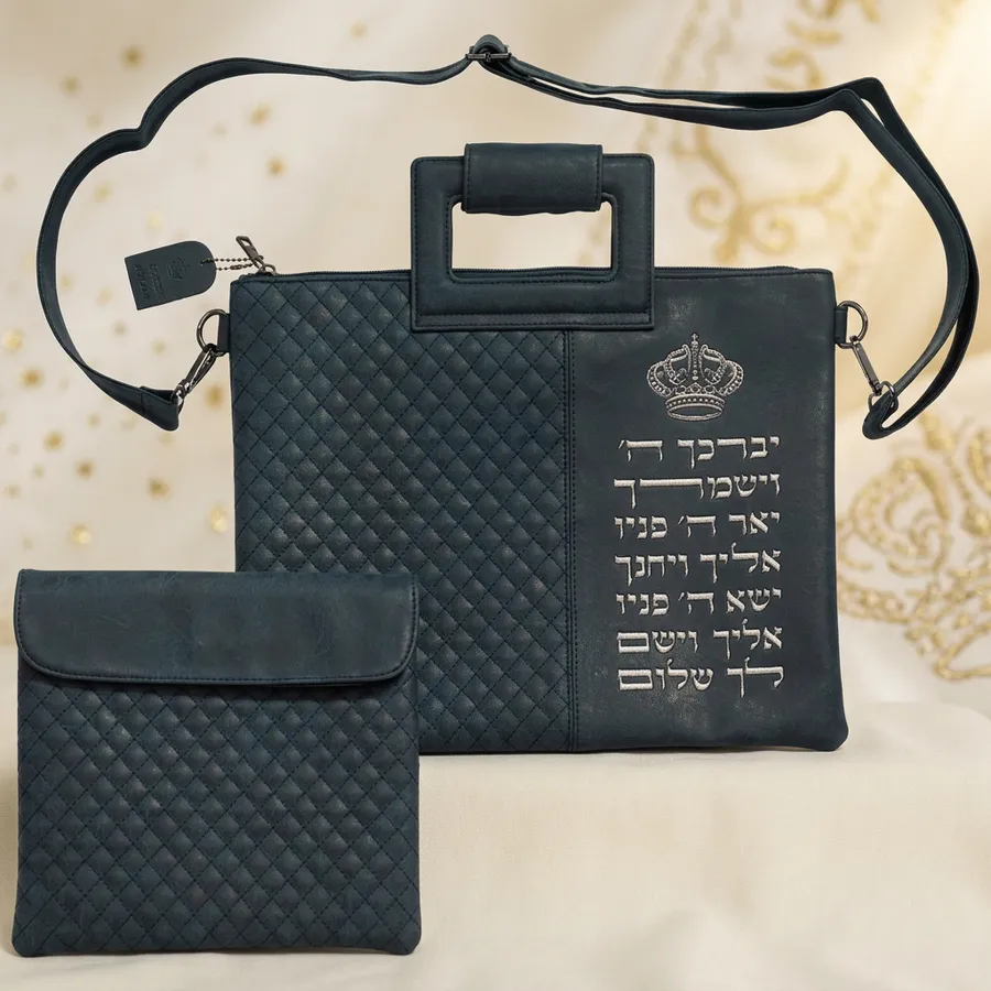 תיק מפואר לטלית דמוי עור כחול אותיות בולטות "יב"