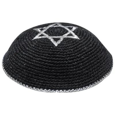 כיפה סרוגה 16 ס"מ שחור עם ריקמה מגן דוד כסף