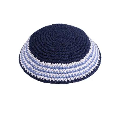 כיפה סרוגה 16 ס"מ בצבע כחול כהה מסביב פסים בכחול