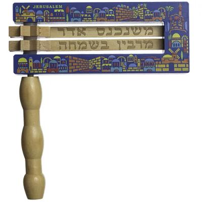 רעשן גדול מעץ רקע כחול וטבעי, ידית בגוון טבעי - עי