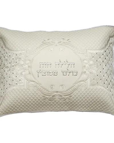 כרית הסבה מהודרת דמוי עור עם רקמה ואותיות בולטות כסף 50X72 ס"מ אריזת פיויסי
