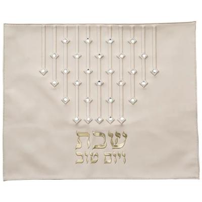 כיסוי חלה מהודר דמוי עור לבן עם ריקמה ואותיות בולטות 42x52 ס"מ