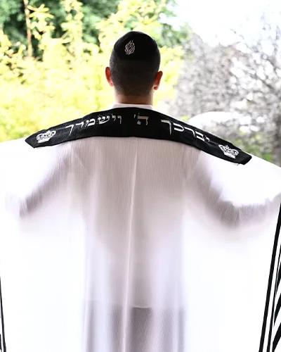טלית תשבץ  צמר פסים בצבע שחור עם עטרה שחורה יוקרתית יברכך ה' וישמרך בצבע כסוף