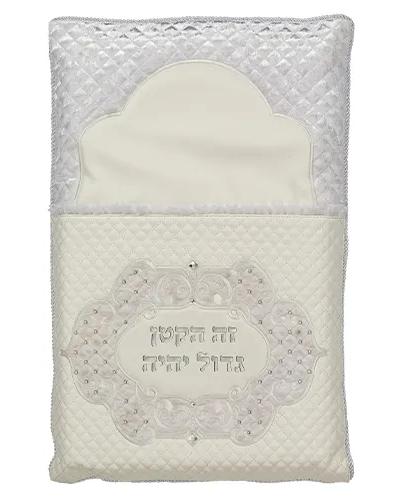 כרית מהודרת לברית דמוי עור עם אותיות בולטות 74x50 ס"מ (דגם 2)