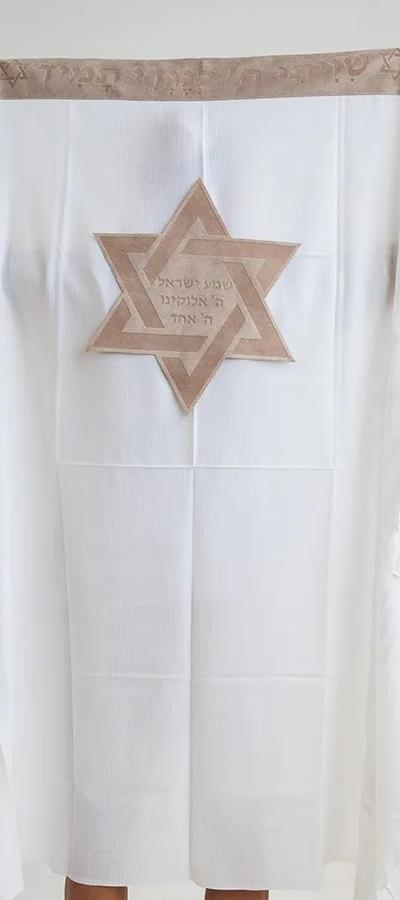 טלית פלטניום תשבץ 100% צמר רחלים דגם שויתי עטרה פינות וגב בצבע קרם