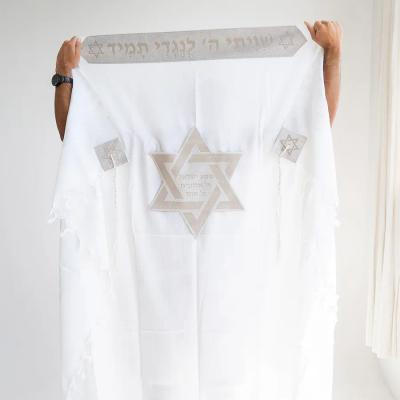 טלית פלטניום תשבץ 100% צמר רחלים דגם שויתי עטרה פינות וגב בצבע אבן