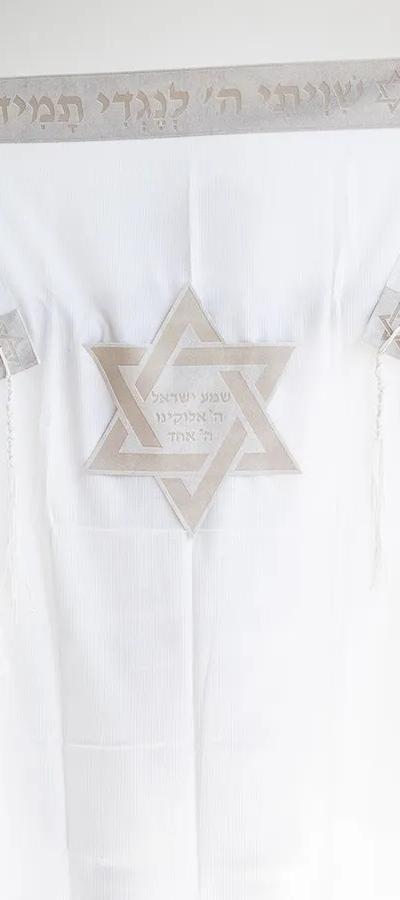 טלית פלטניום תשבץ 100% צמר רחלים דגם שויתי עטרה פינות וגב בצבע אבן