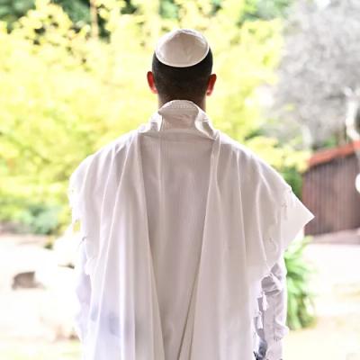 טלית תשבץ צמר פסים בצבע לבן
