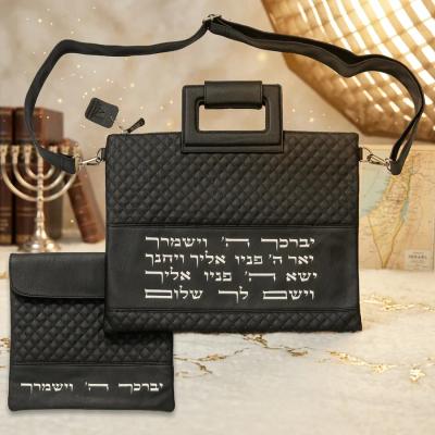 תיק מפואר לטלית דמוי עור שחור אותיות בולטות "יברכך" 36x29 ס"מ