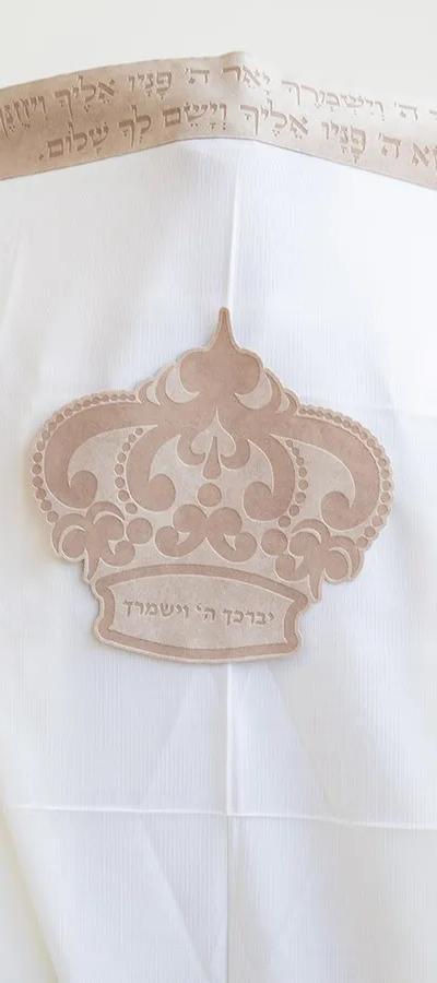 טלית פלטניום תשבץ 100% צמר רחלים דגם כהנים עטרה פינות וגב בצבע קרם