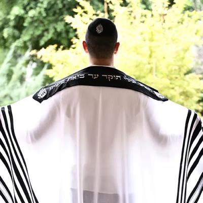 טלית תשבץ צמר פסים בצבע שחור עם עטרה שחורה יוקרתית האש שלי בצבע כסוף