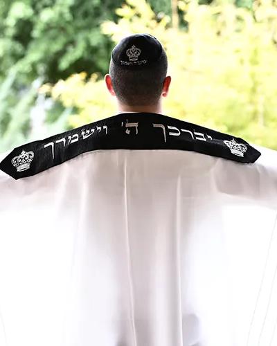 טלית דגם פאר כסוף עם עטרה שחורה יוקרתית רקמת יברכך ה' וישמרך בכסוף