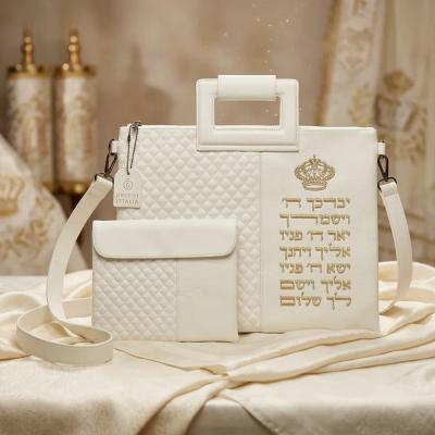 תיק מפואר לטלית דמוי עור לבן אותיות בולטות "וי"
