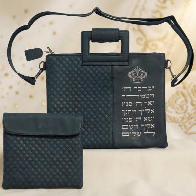תיק מפואר לטלית דמוי עור כחול אותיות בולטות "יב"