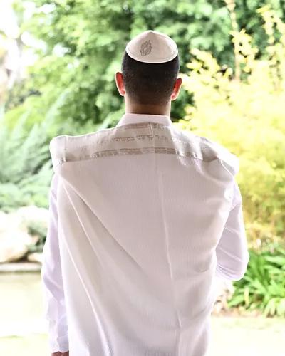 טלית תשבץ  צמר פסים בצבע כסף